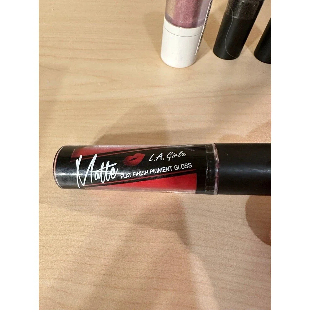 L A Girls flower powder